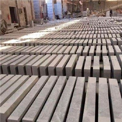 Natural ChiseLED Grey Granite Kerbstone Tile